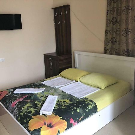 Twins Hotel Kobuleti Bagian luar foto