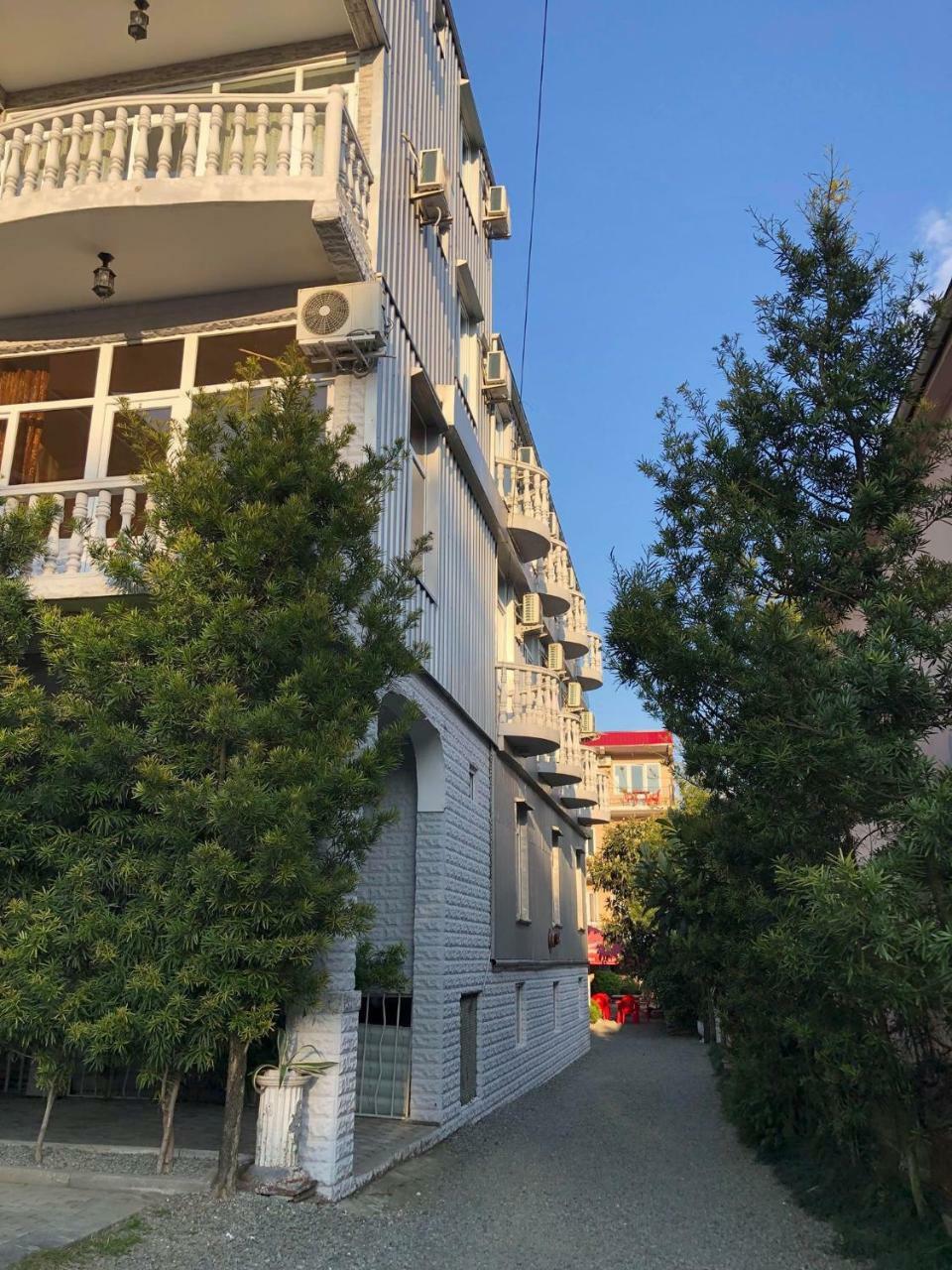 Twins Hotel Kobuleti Bagian luar foto