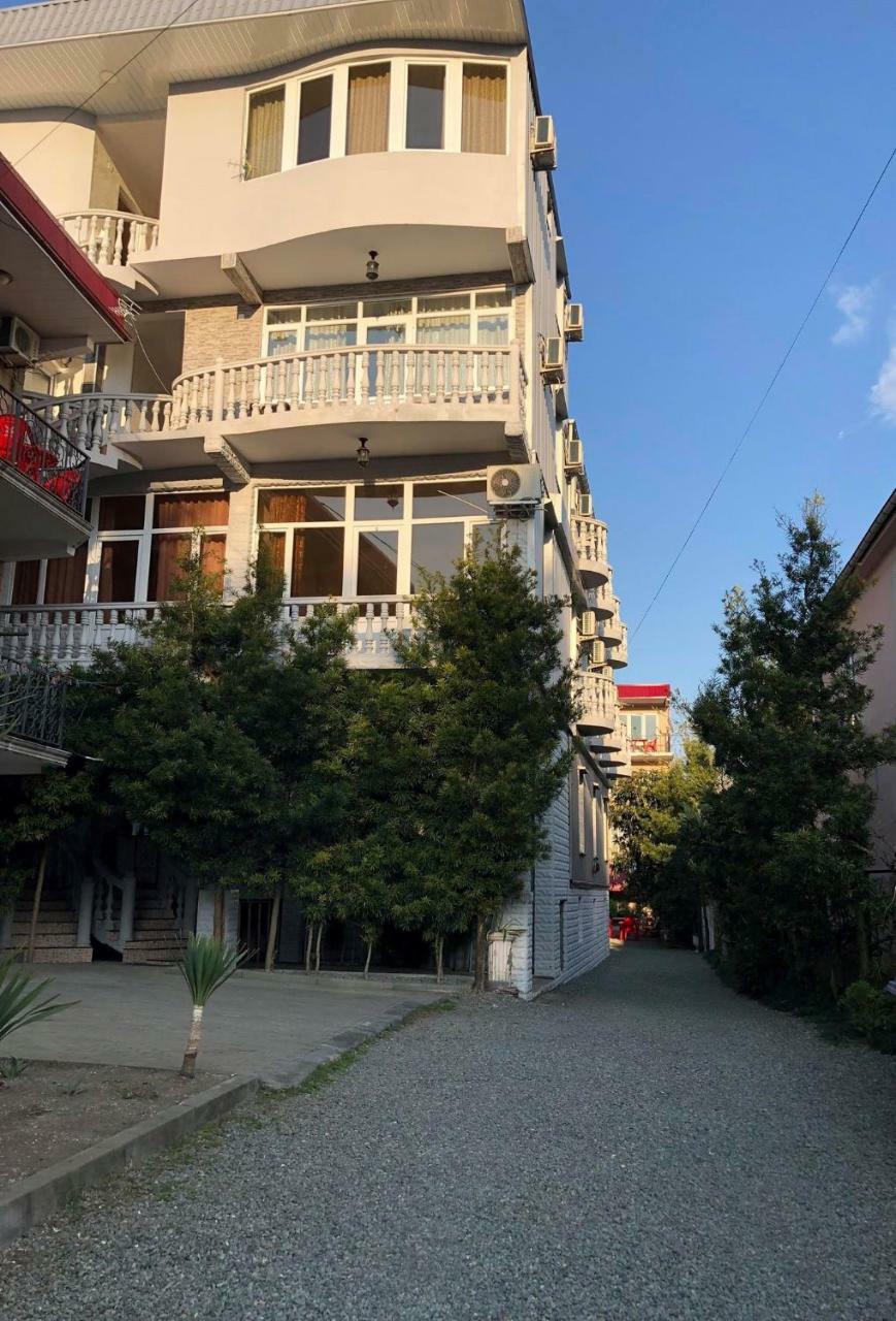 Twins Hotel Kobuleti Bagian luar foto