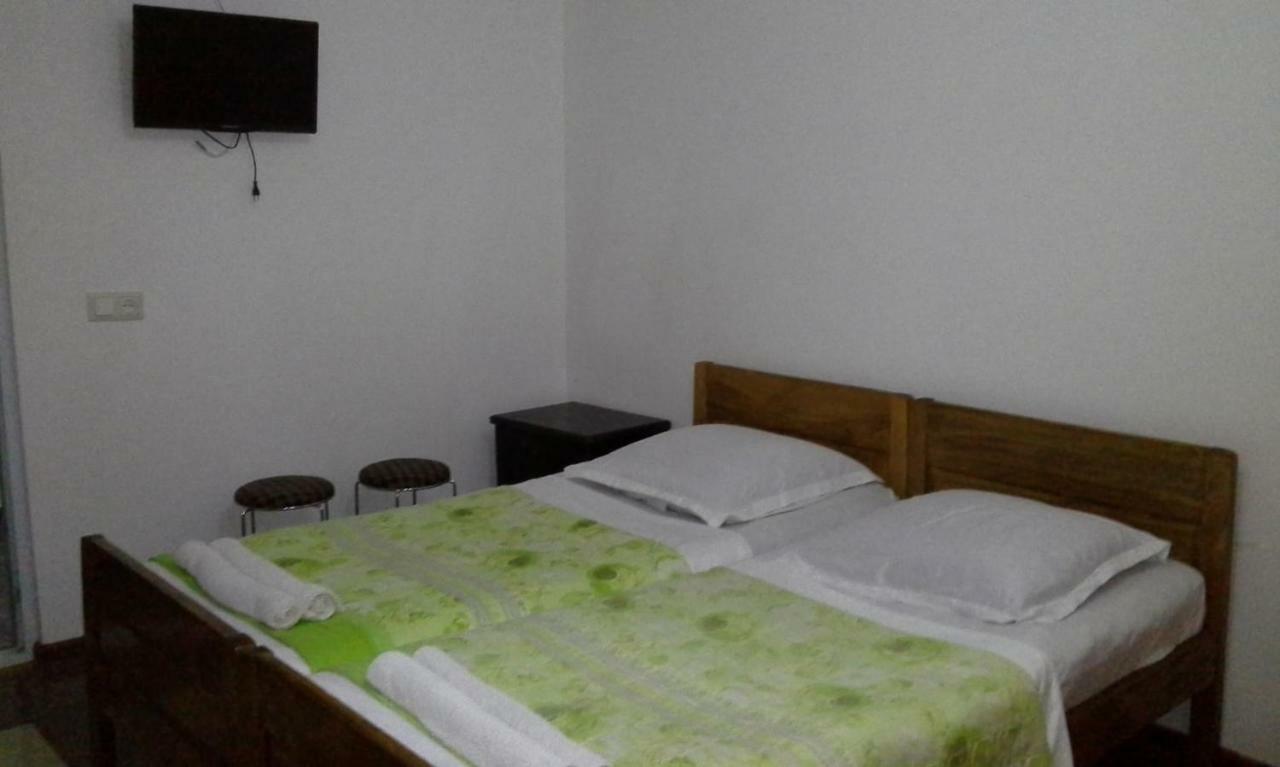 Twins Hotel Kobuleti Bagian luar foto