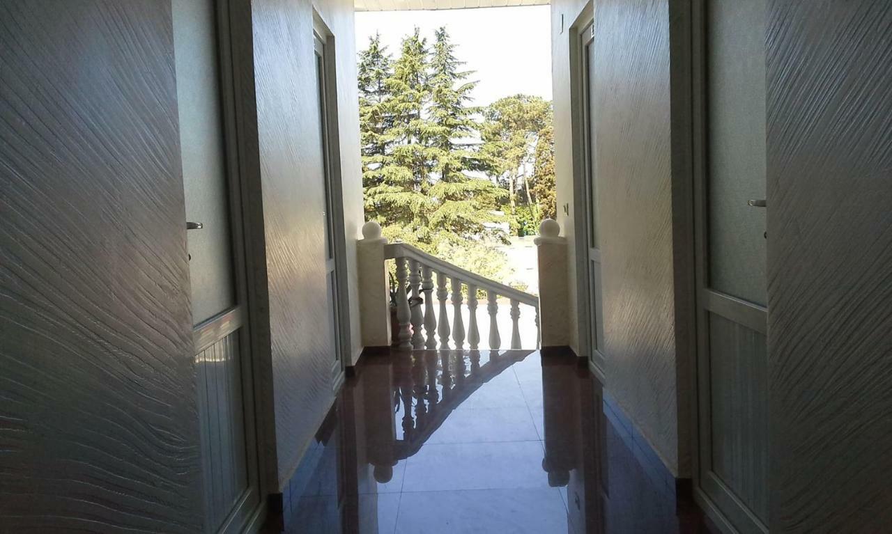 Twins Hotel Kobuleti Bagian luar foto