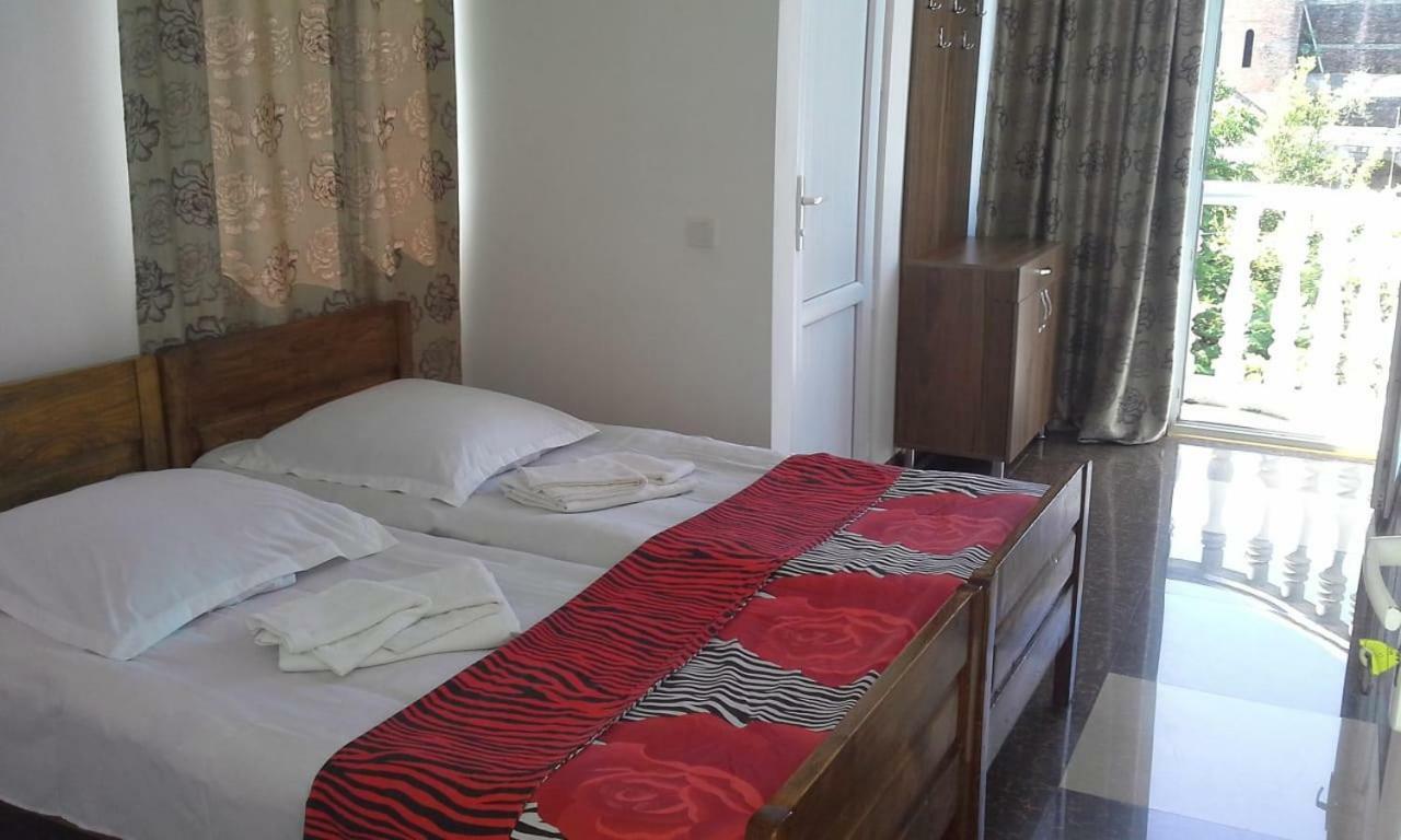 Twins Hotel Kobuleti Bagian luar foto