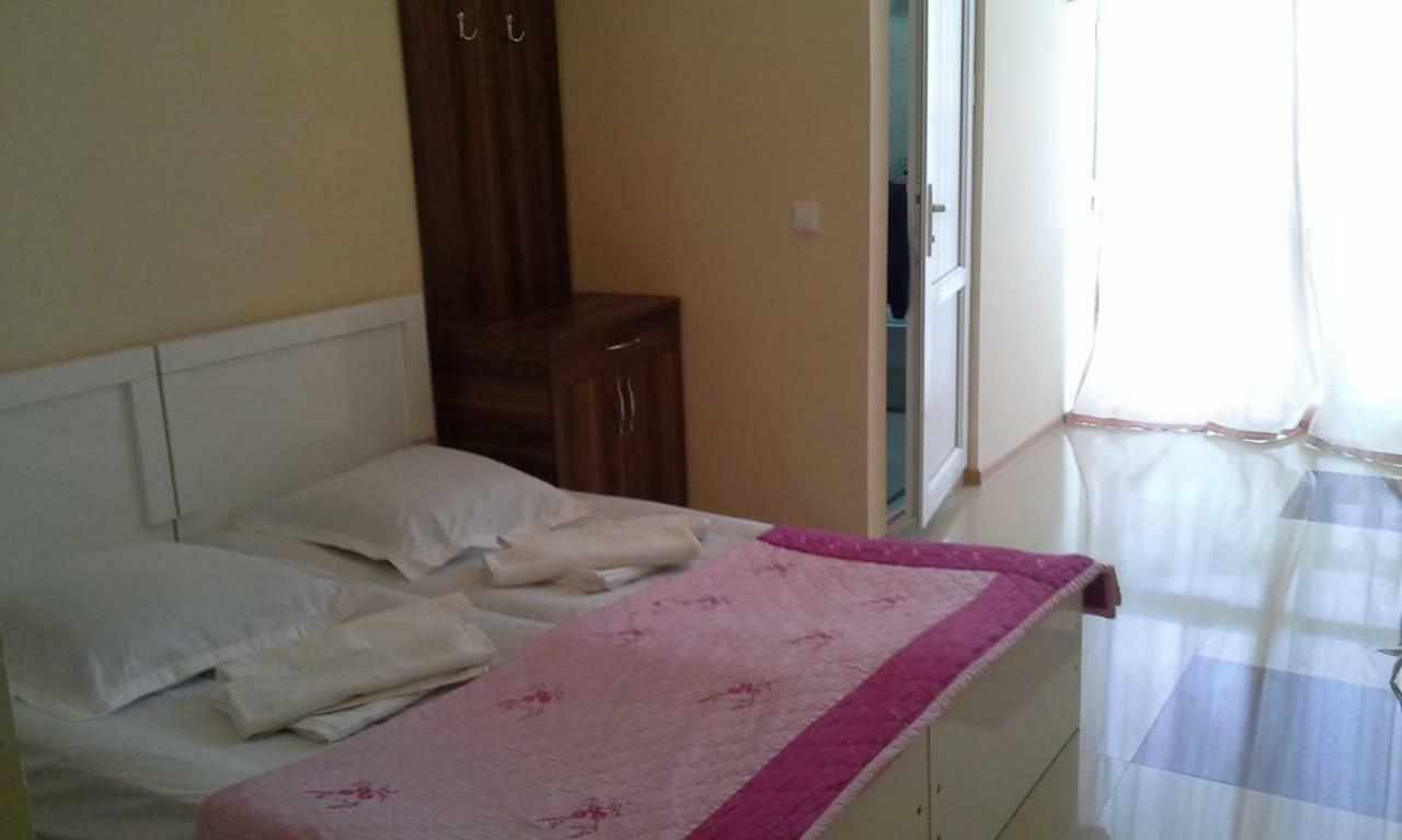 Twins Hotel Kobuleti Bagian luar foto