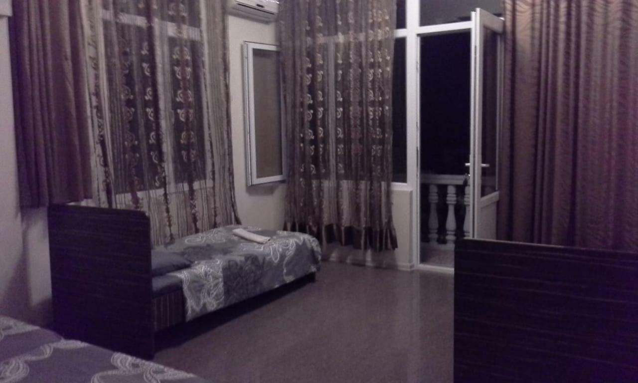Twins Hotel Kobuleti Bagian luar foto
