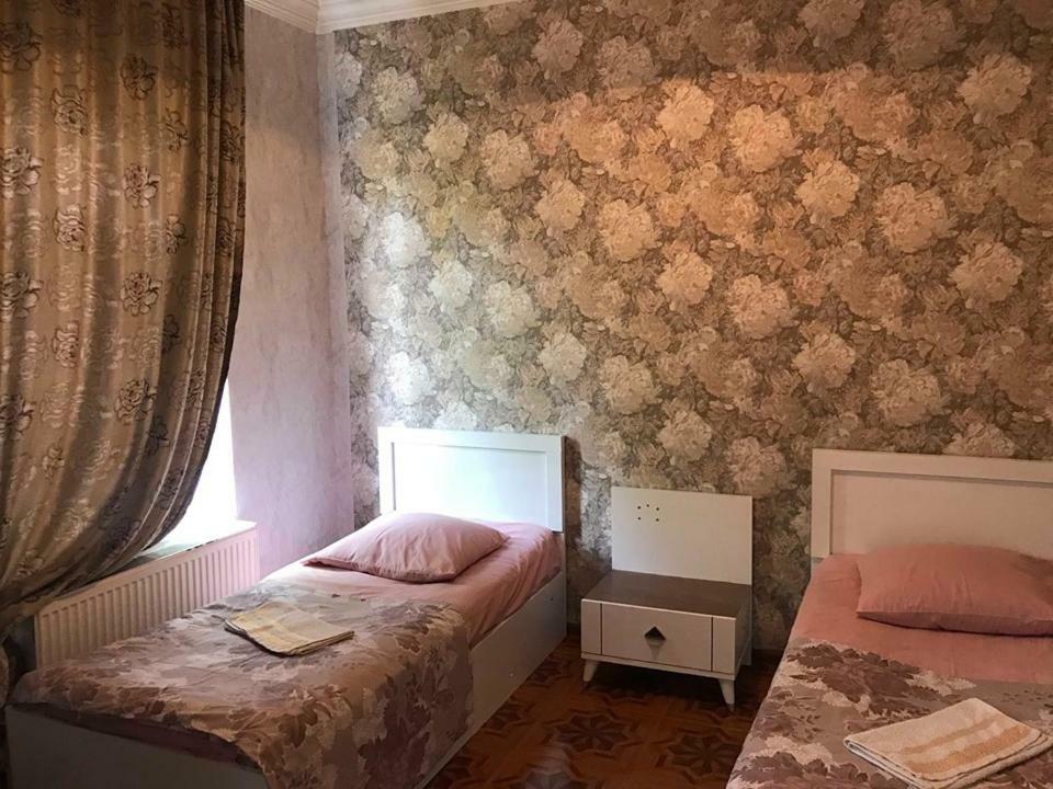 Twins Hotel Kobuleti Bagian luar foto