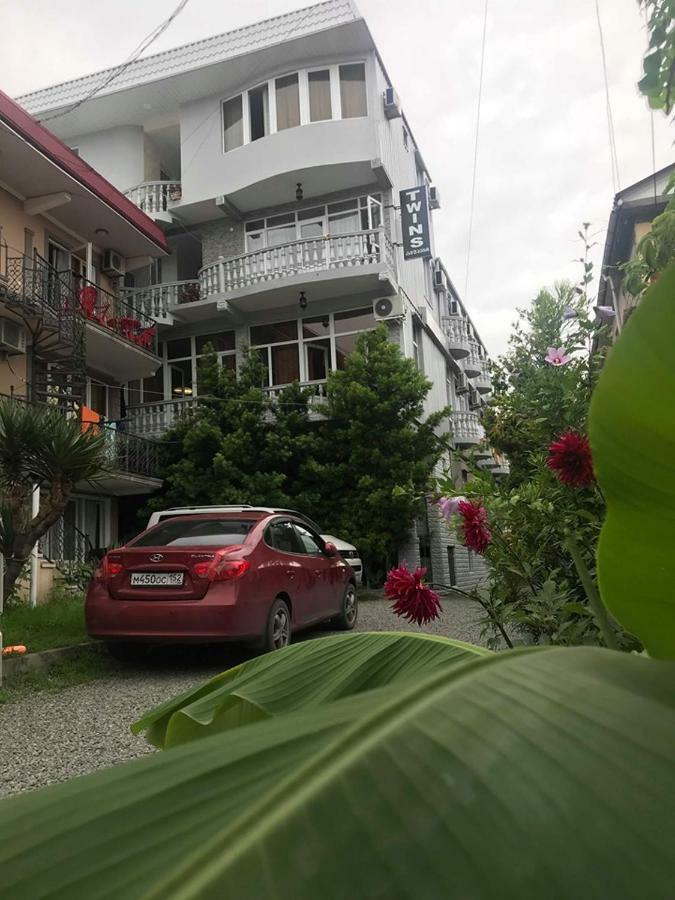 Twins Hotel Kobuleti Bagian luar foto