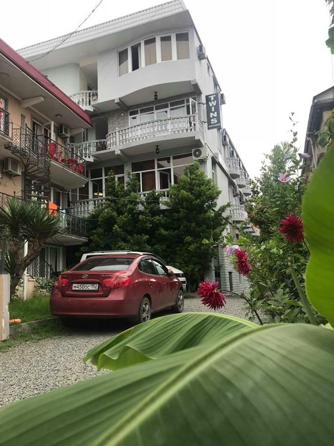 Twins Hotel Kobuleti Bagian luar foto