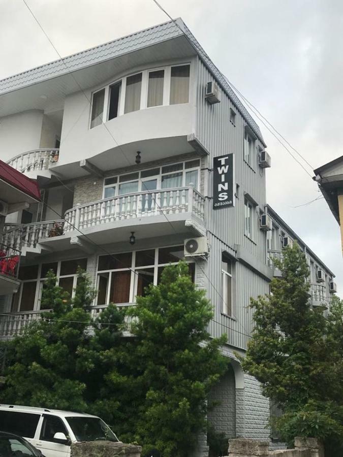 Twins Hotel Kobuleti Bagian luar foto