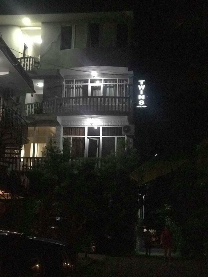 Twins Hotel Kobuleti Bagian luar foto