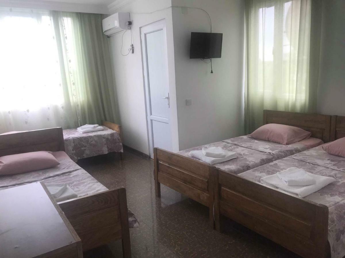 Twins Hotel Kobuleti Bagian luar foto