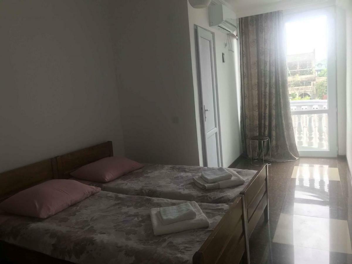 Twins Hotel Kobuleti Bagian luar foto